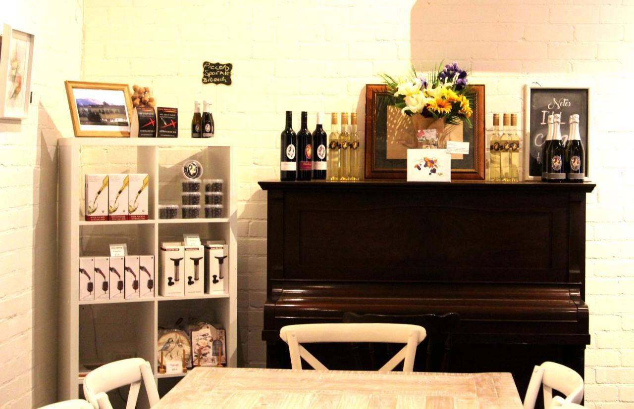 Blueberry Hill Vineyard Stay Rothbury Bagian luar foto