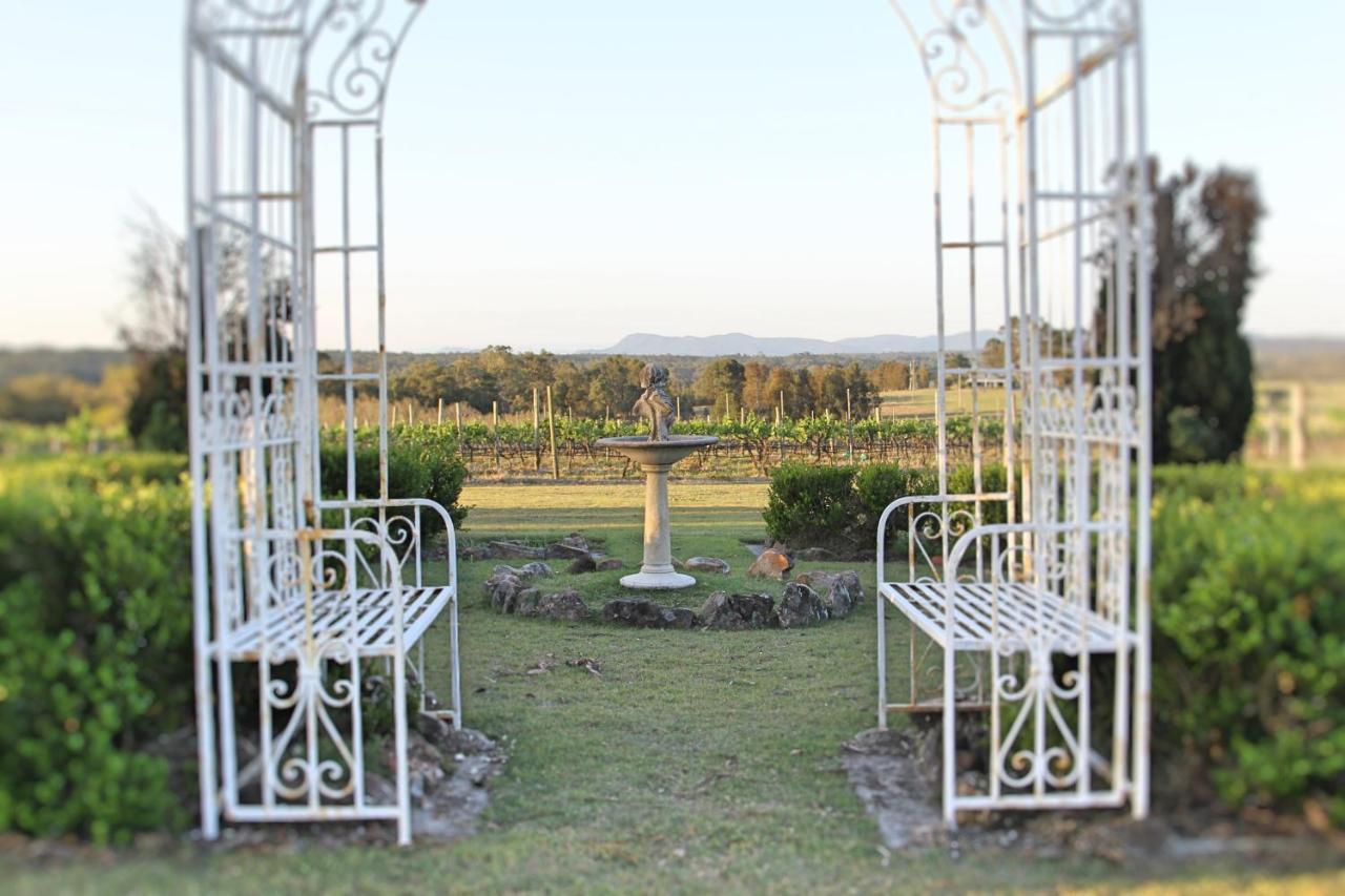 Blueberry Hill Vineyard Stay Rothbury Bagian luar foto